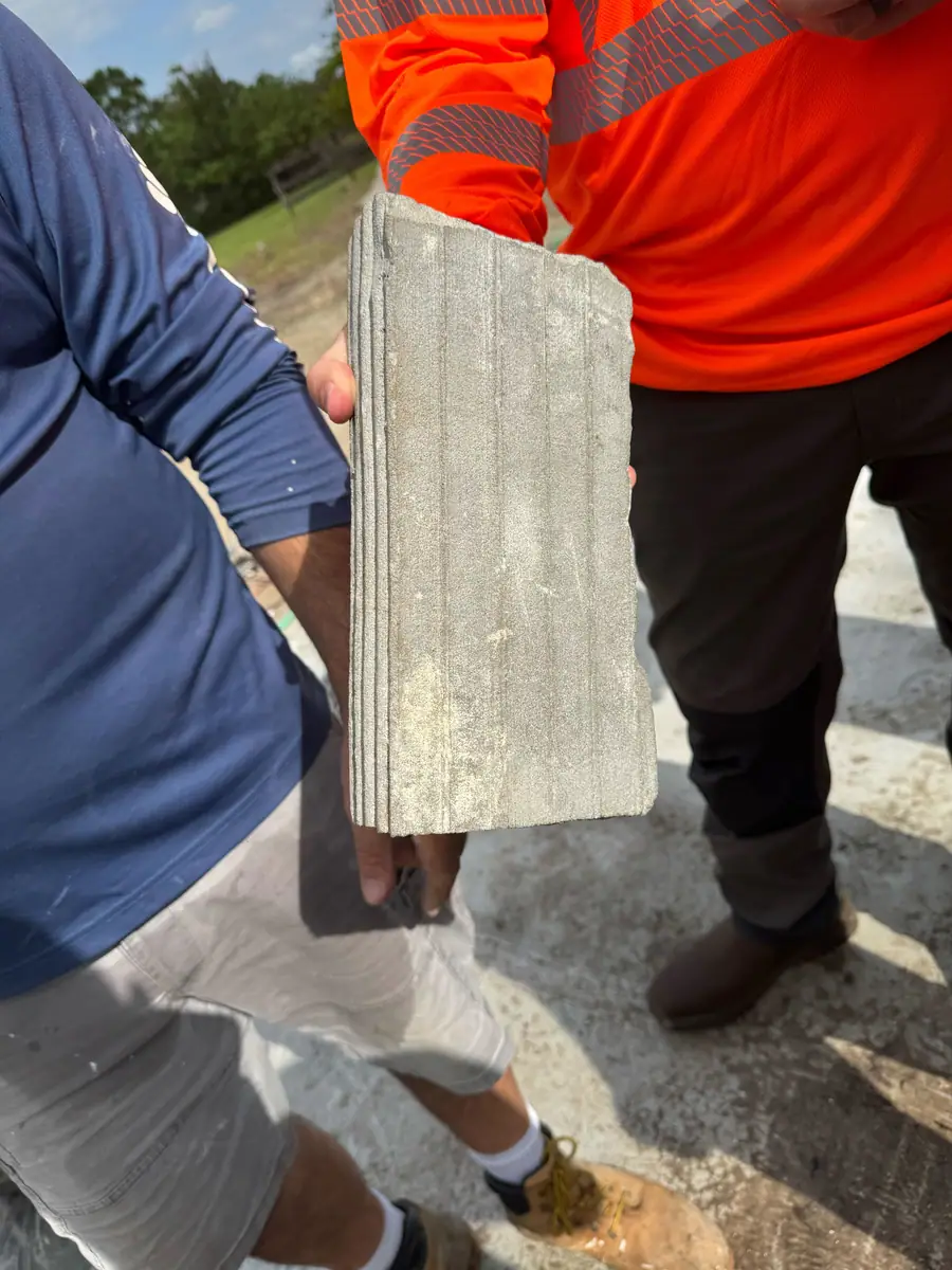 Layered concrete wall detail